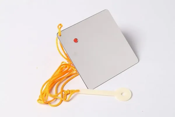 DAYLIGHT SIGNALLING MIRROR)